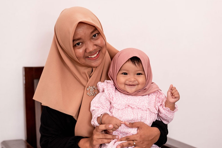 Indri smiling with Divya after her cleft surgery